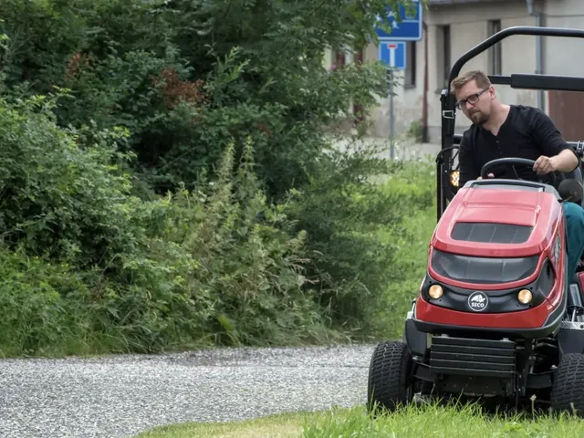 Putování s trávoborcem: Přijďte si vyzkoušet profesionální žací traktor