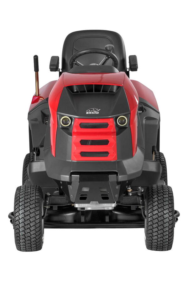Přední pohled na zahradní traktor Starjet P6